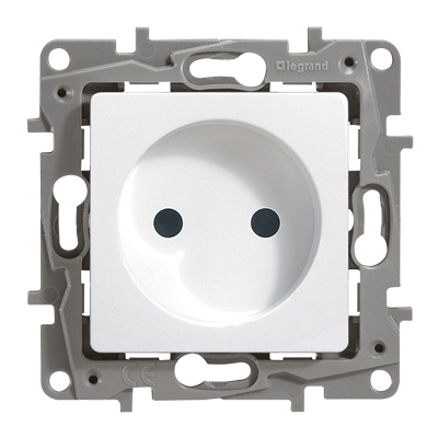 Розетка 2К со шторками - Niloe - белый