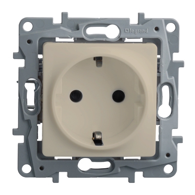 Розетка 2К+3 со шторками - Niloe - слоновая кость