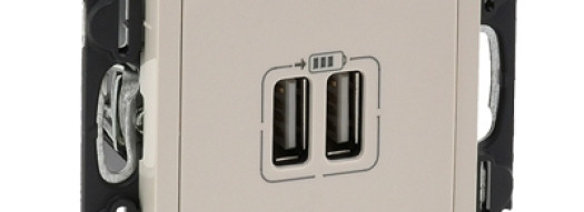 Зарядное устройство с двумя USB разъемами - Valena Life - слоновая кость