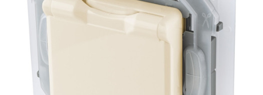 Розетка 2К+З IP 44 с откидной крышкой и шторками - Inspiria - слоновая кость