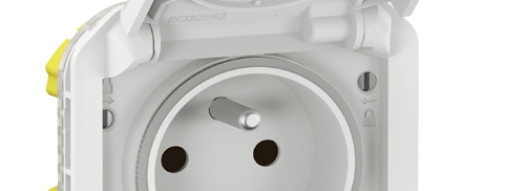 Розетка 2К+З французский с безвинтовыми зажимами - Plexo IP55 - белый